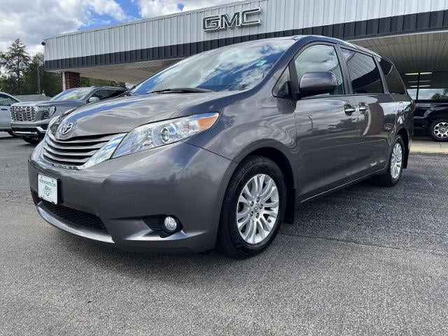 2017 Toyota Sienna XLE Auto Access Seat