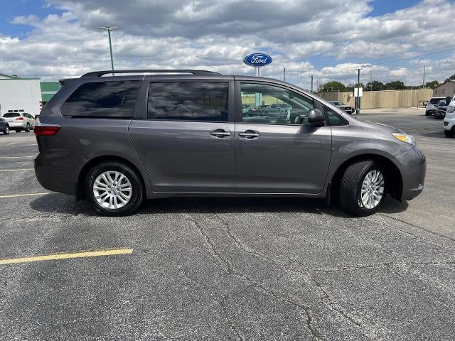 2017 Toyota Sienna XLE Auto Access Seat