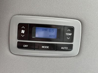 2017 Toyota Sienna XLE Auto Access Seat