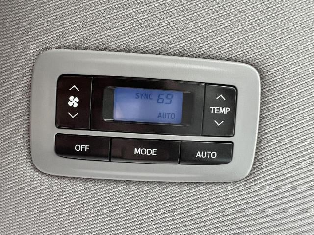 2017 Toyota Sienna XLE Auto Access Seat