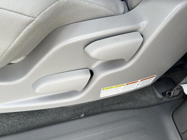 2017 Toyota Sienna XLE Auto Access Seat