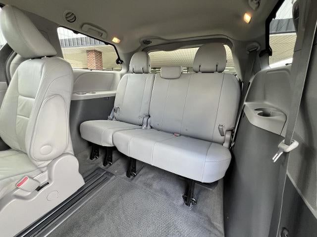 2017 Toyota Sienna XLE Auto Access Seat