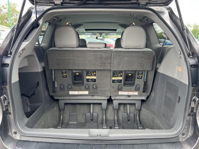 2017 Toyota Sienna XLE Auto Access Seat