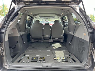 2017 Toyota Sienna XLE Auto Access Seat