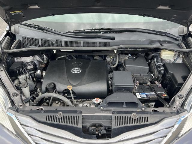 2017 Toyota Sienna XLE Auto Access Seat