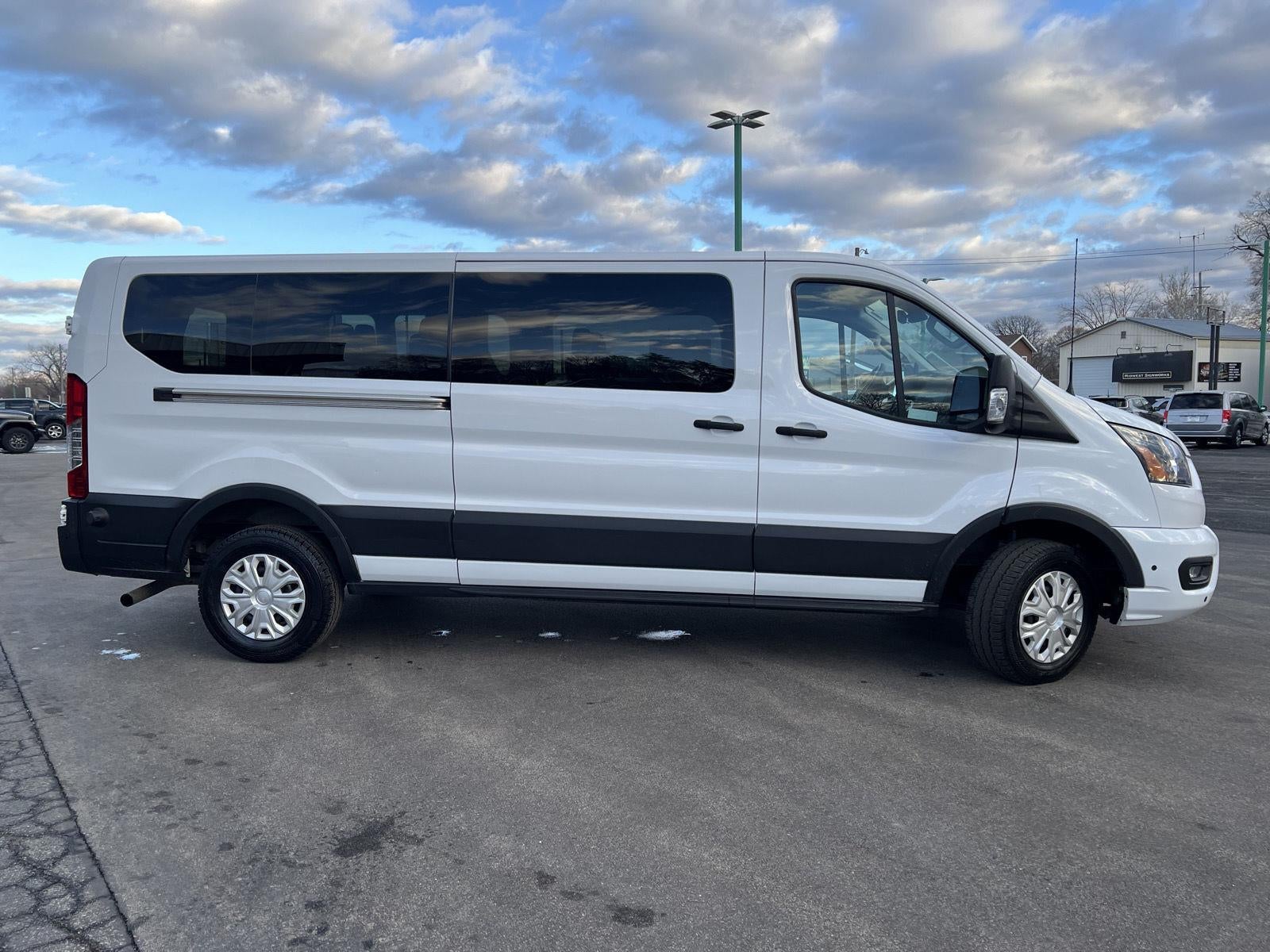 2024 Ford Transit Passenger Wagon XLT