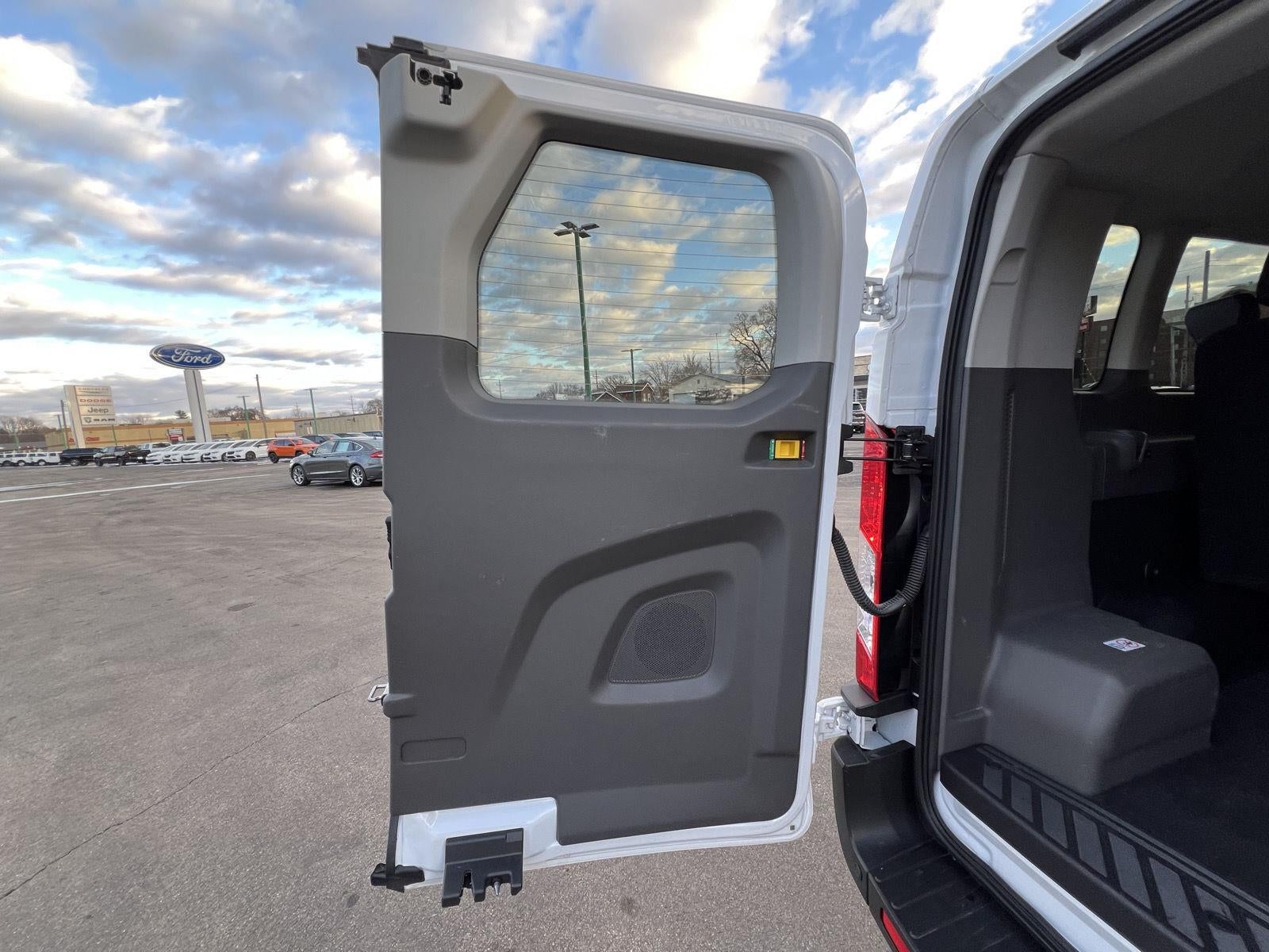 2024 Ford Transit Passenger Wagon XLT