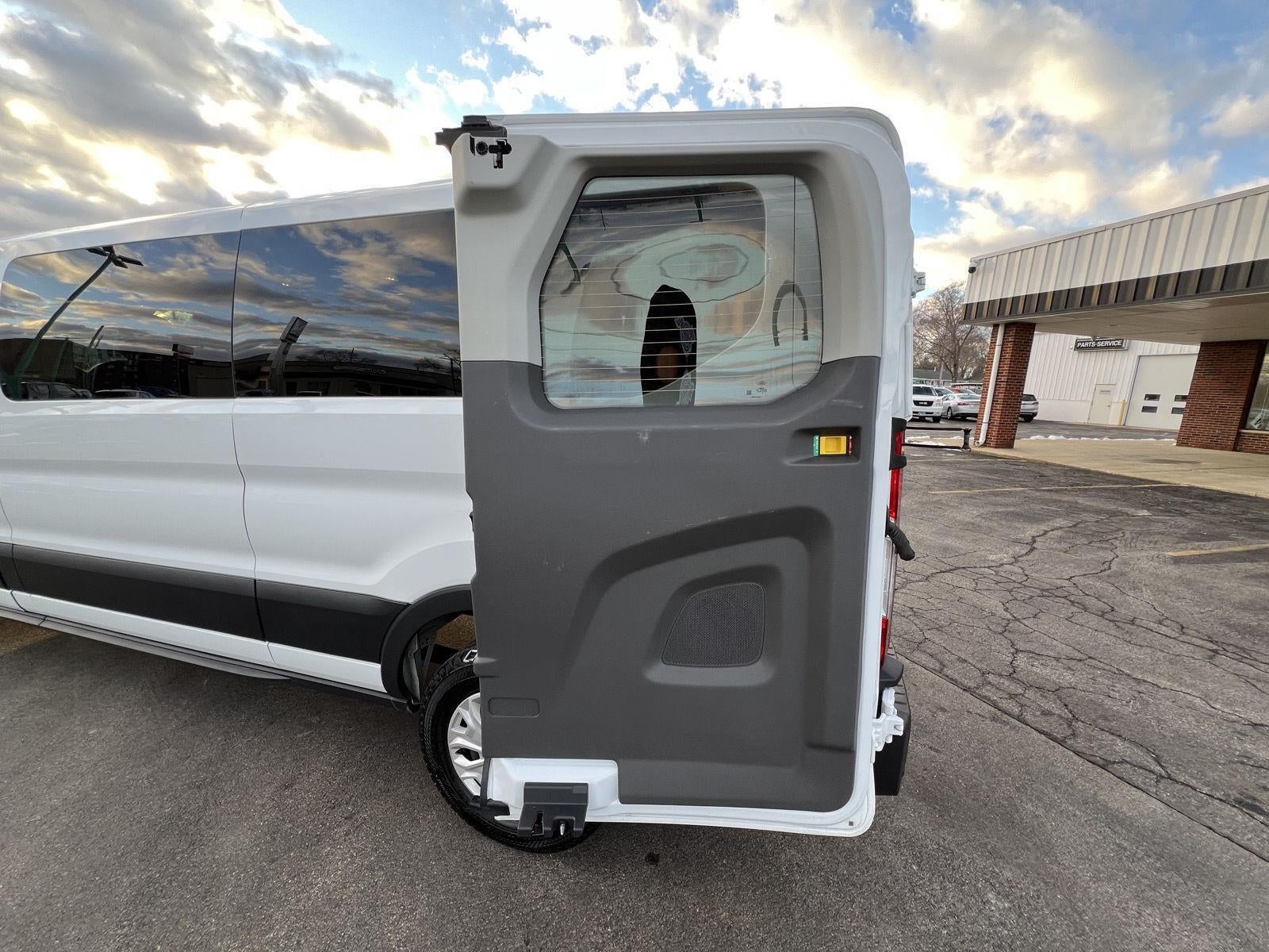 2024 Ford Transit Passenger Wagon XLT