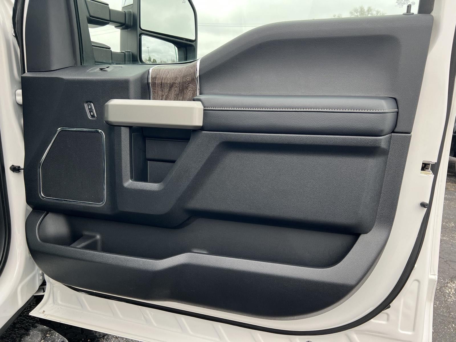 2017 Ford Super Duty F-250 SRW Lariat