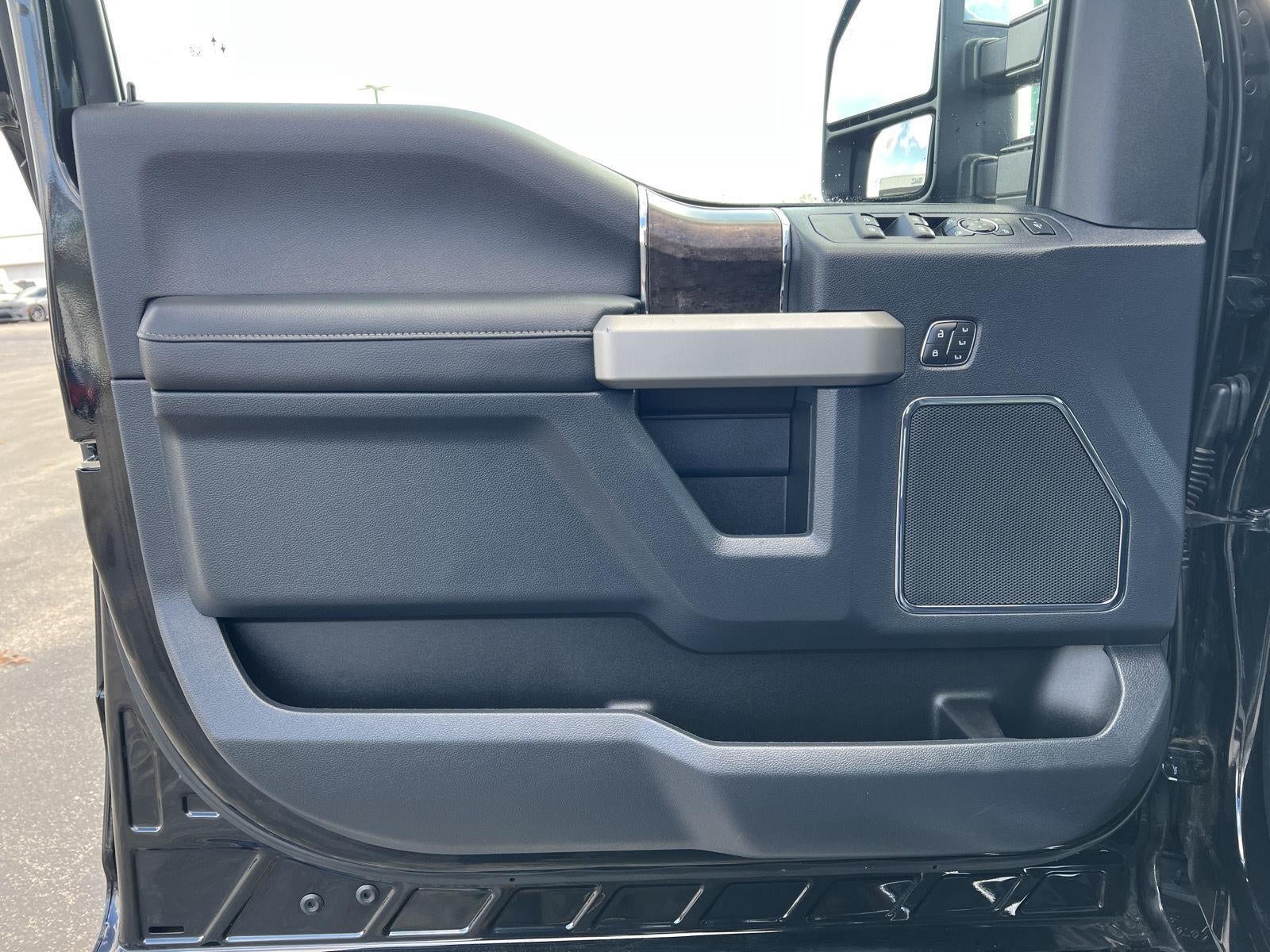 2022 Ford Super Duty F-250 SRW LARIAT