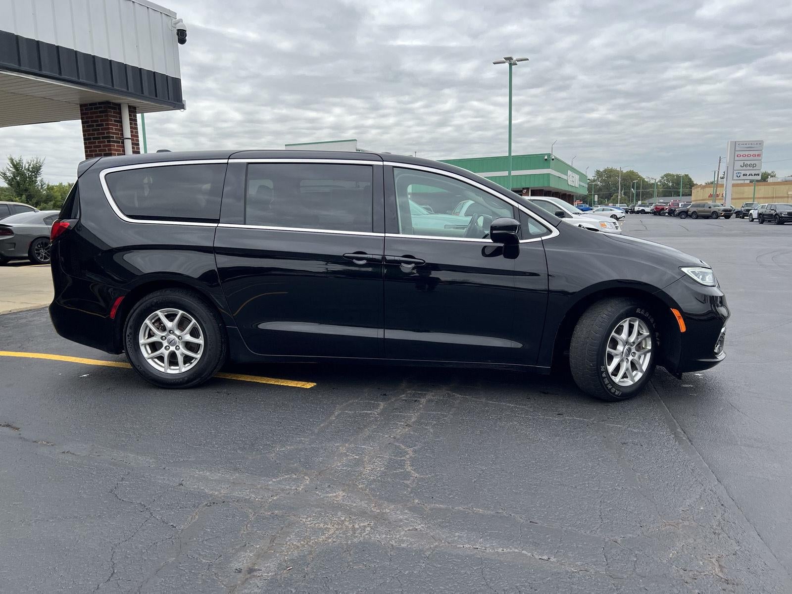 2024 Chrysler Pacifica Touring L