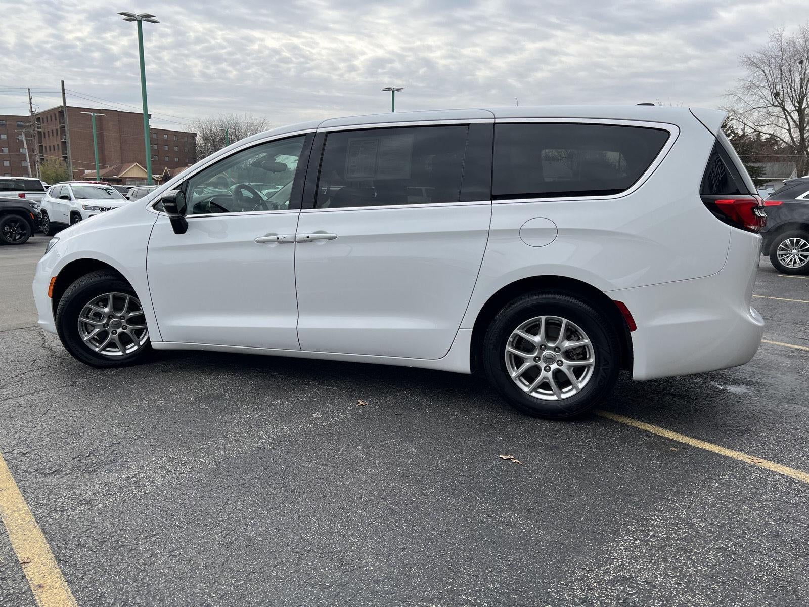 2024 Chrysler Pacifica Touring L