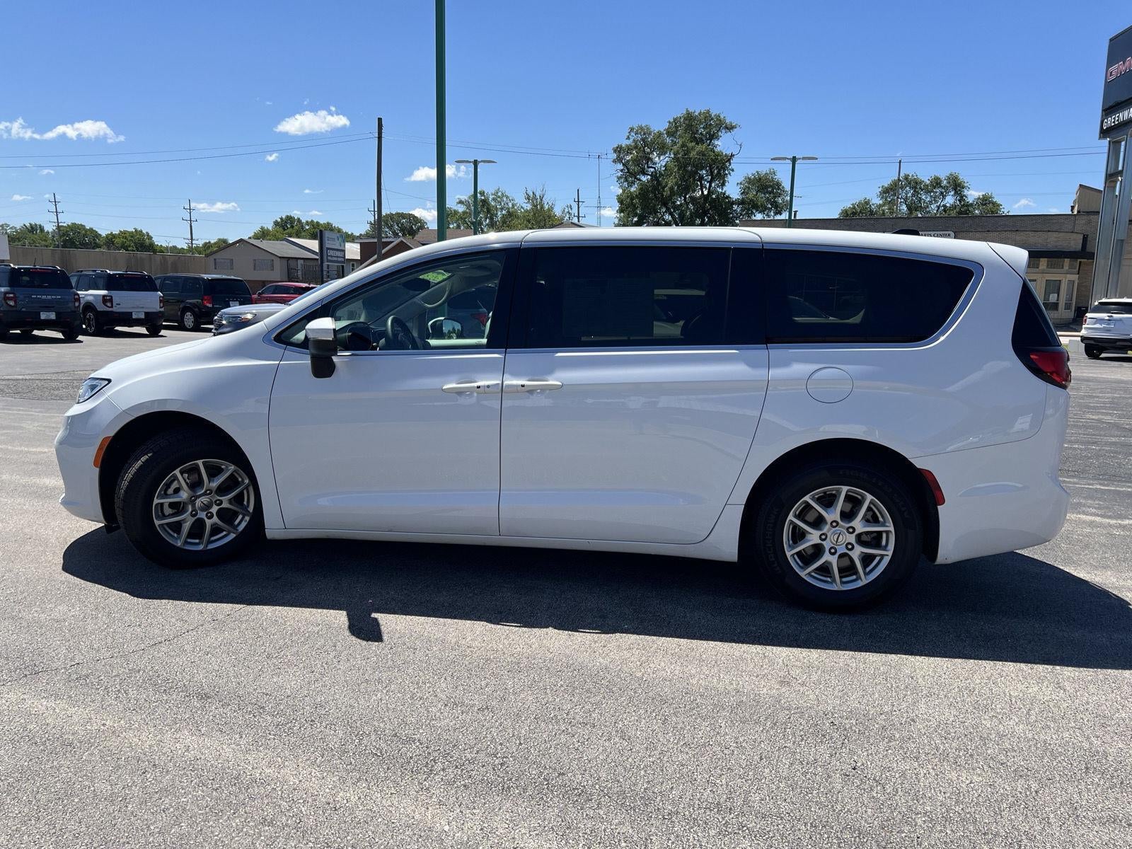 2023 Chrysler Pacifica Touring L