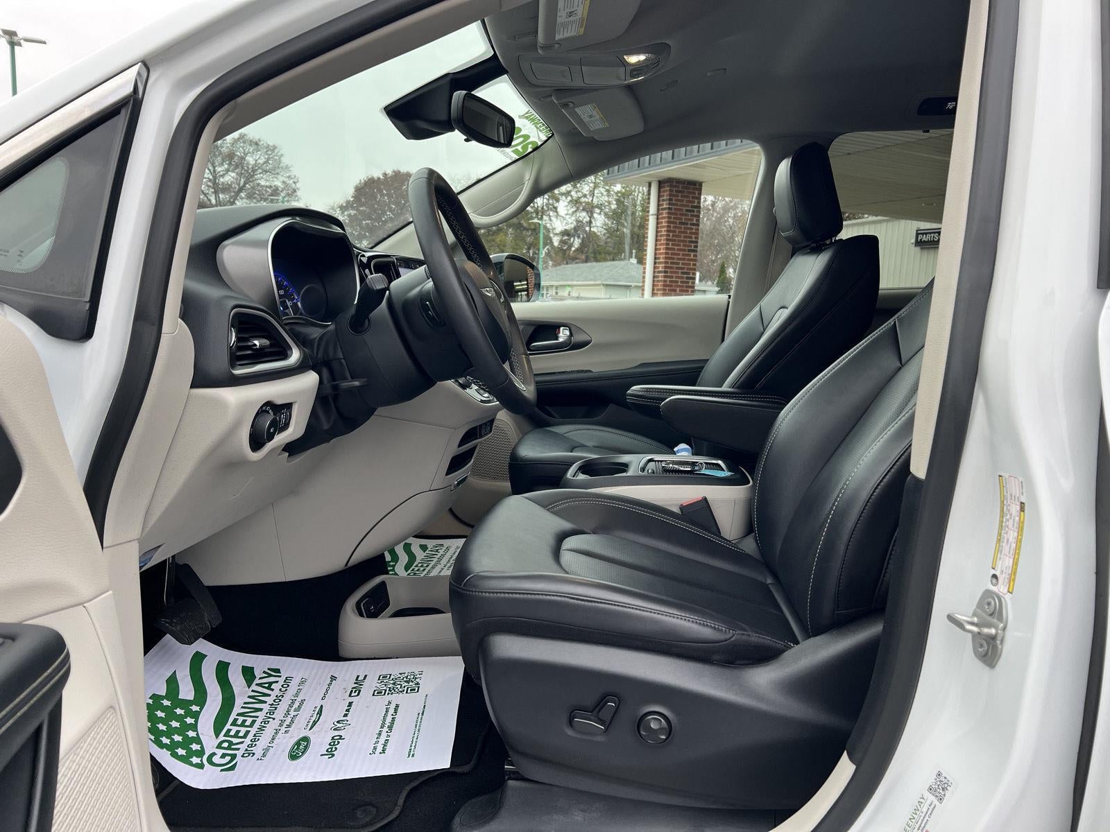 2024 Chrysler Pacifica Touring L