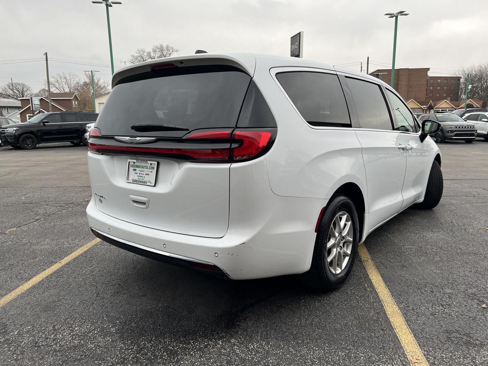 2024 Chrysler Pacifica Touring L
