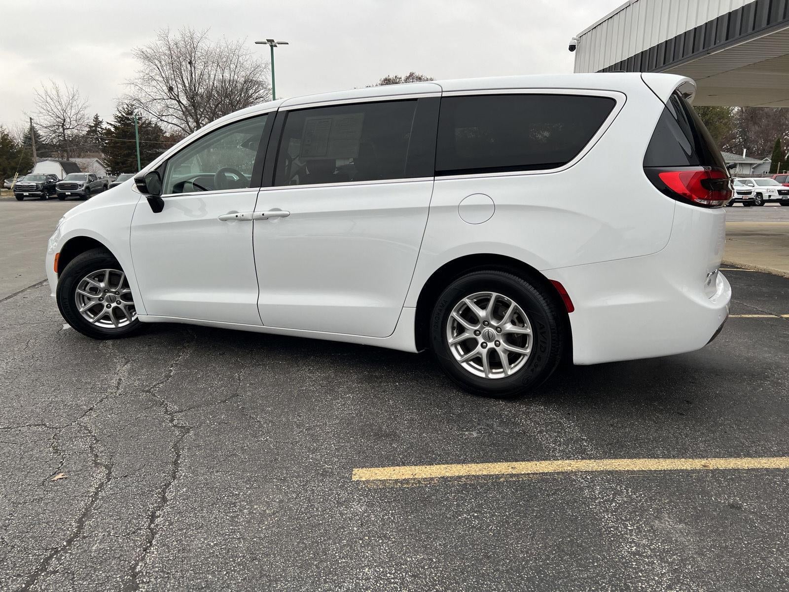 2024 Chrysler Pacifica Touring L