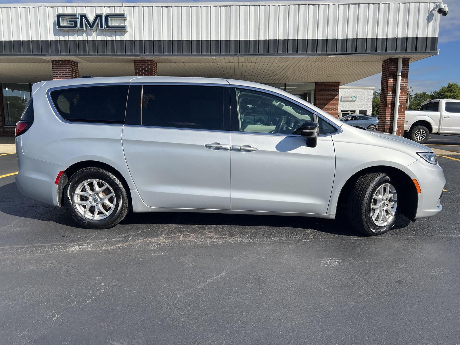 2024 Chrysler Pacifica Touring L