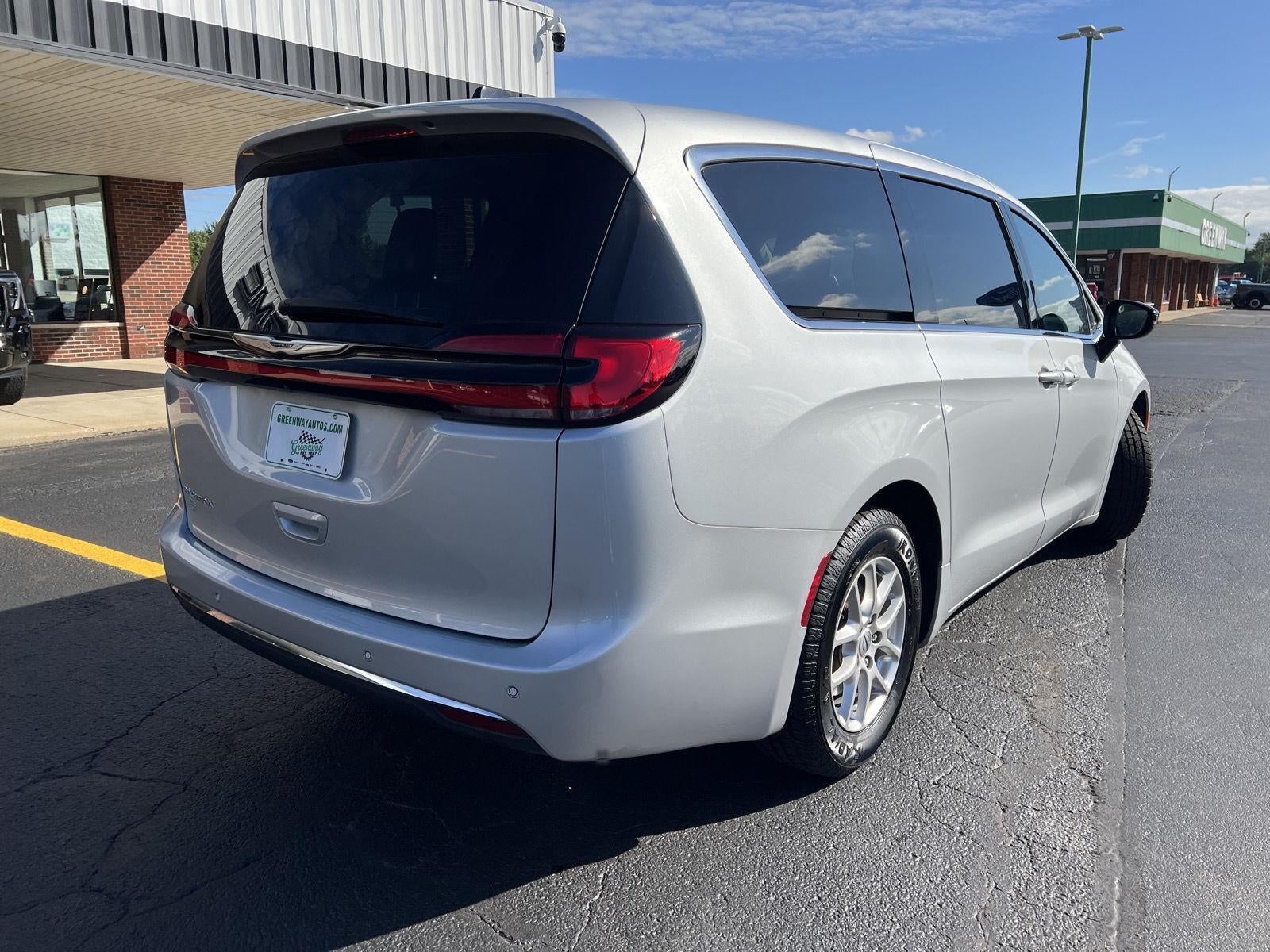 2024 Chrysler Pacifica Touring L