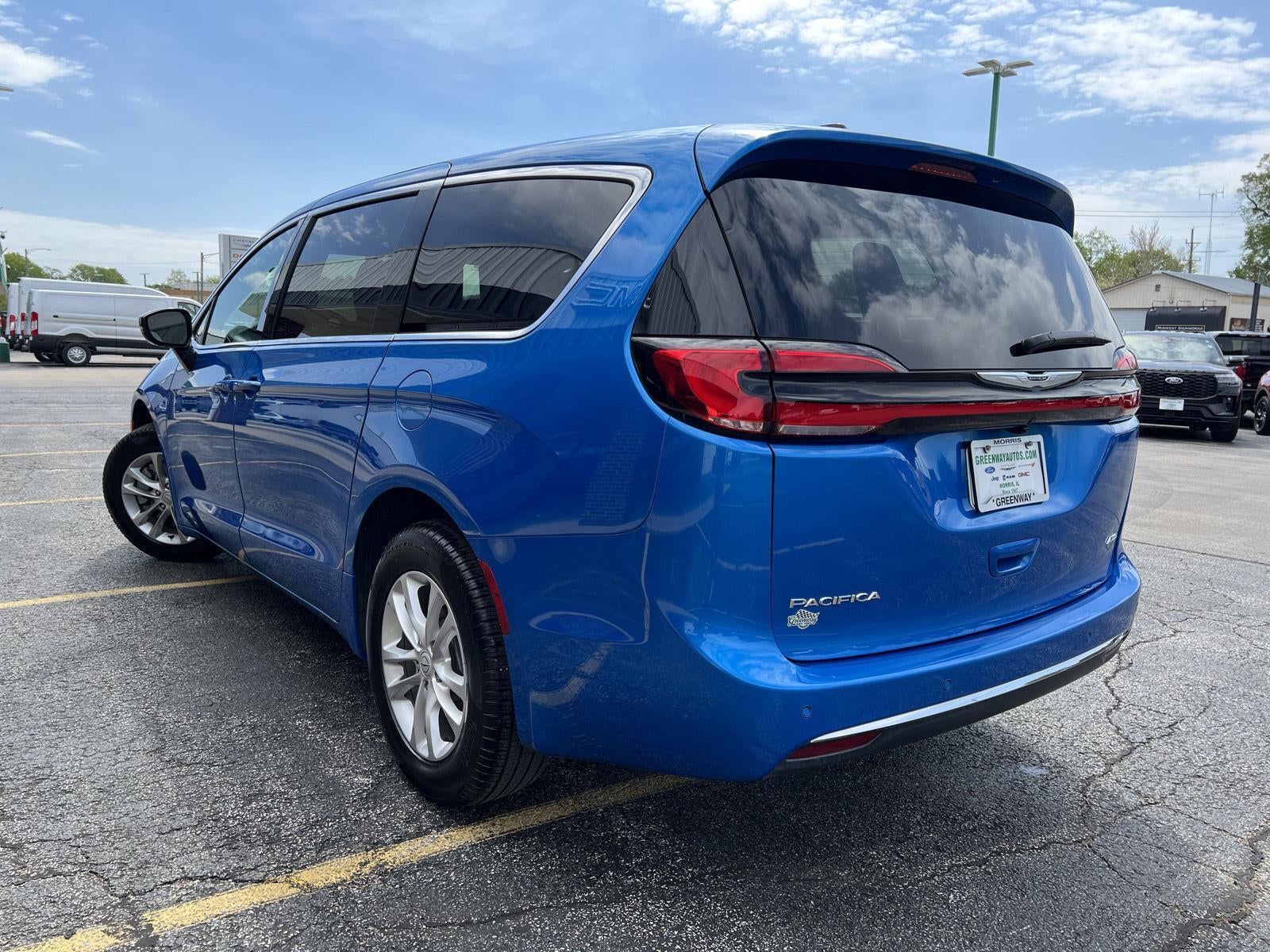2026 Chrysler Pacifica Select