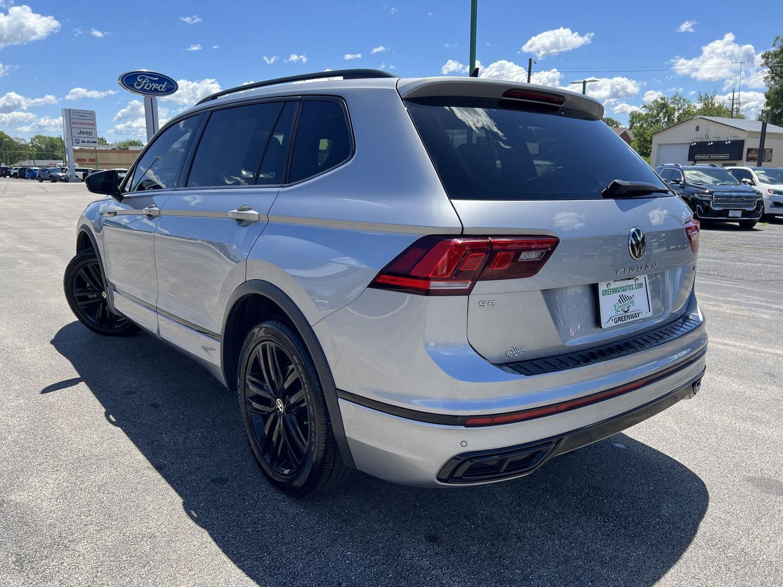 2022 Volkswagen Tiguan SE R-Line Black