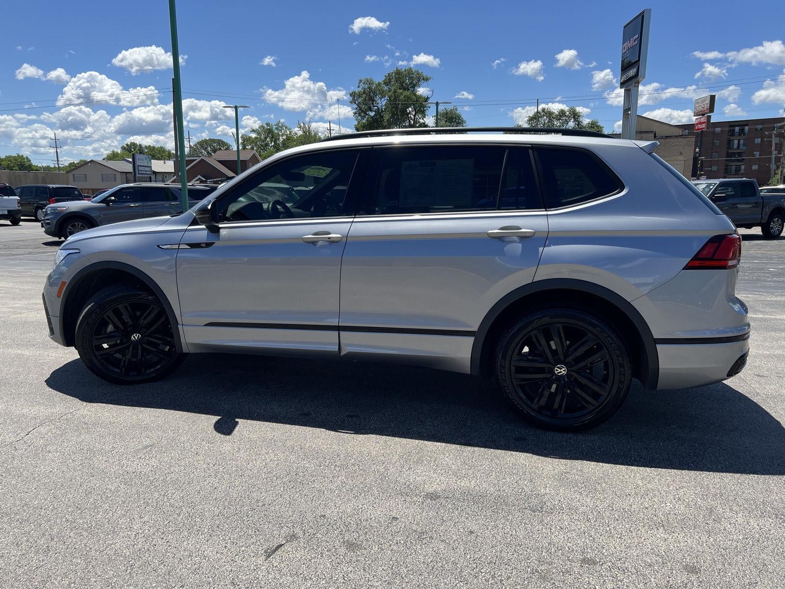 2022 Volkswagen Tiguan SE R-Line Black